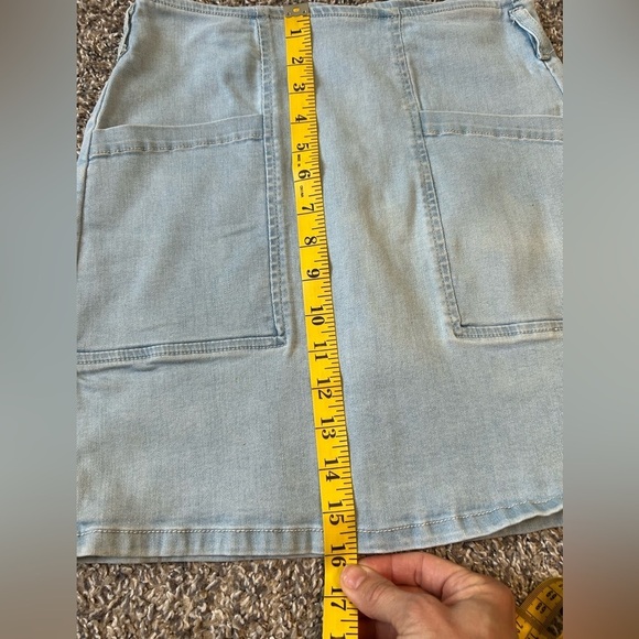 5/$25 Forever 21 light blue stretch denim mini skirt labeled medium - Picture 4 of 7